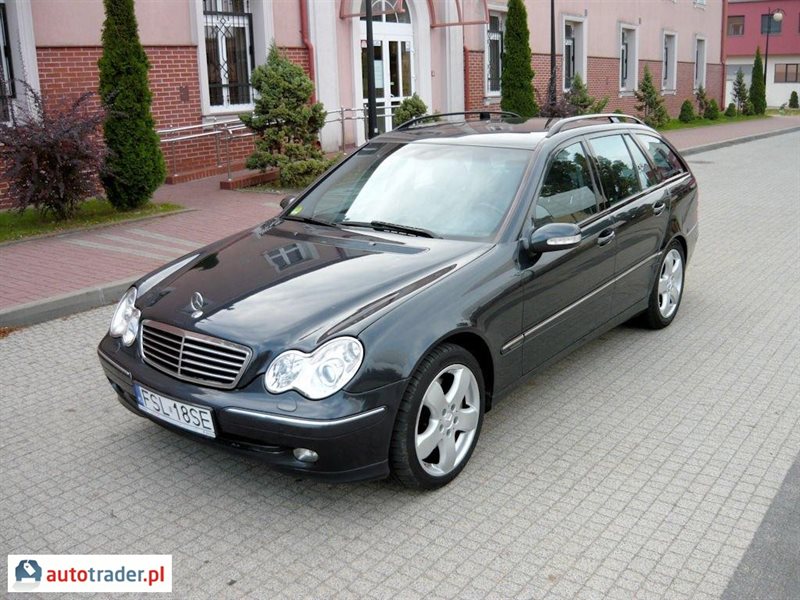 Mercedes Cklasa C 200 2.1 2003 r. 2.1 diesel 122 KM 2003r