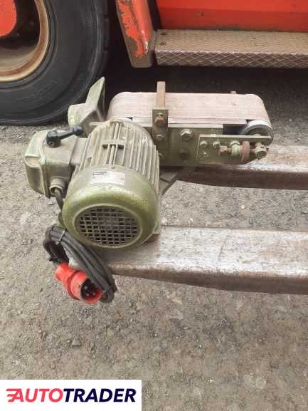 Szlifierka tasmowa 350 mm BAUKNECHT 0.55 kW Mocna 1900r. Szlifierka tasmowa 350 mm BAUKNECHT 0.55 kW Mocna 1900r.