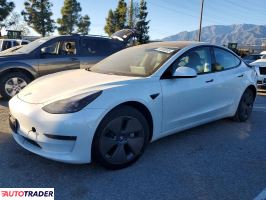 Tesla Model 3 - zobacz ofertę