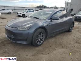 Tesla Model 3 - zobacz ofertę