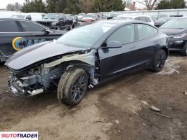 Tesla Model 3 - zobacz ofertę