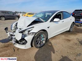 Tesla Model 3 - zobacz ofertę