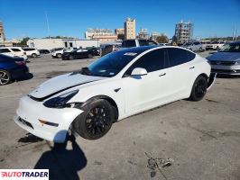 Tesla Model 3 - zobacz ofertę