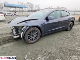 Tesla Model 3 - zobacz ofertę