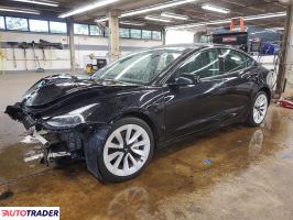 Tesla Model 3 - zobacz ofertę