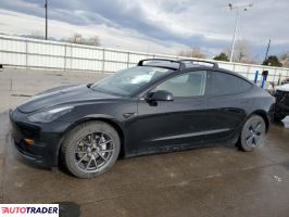 Tesla Model 3 - zobacz ofertę