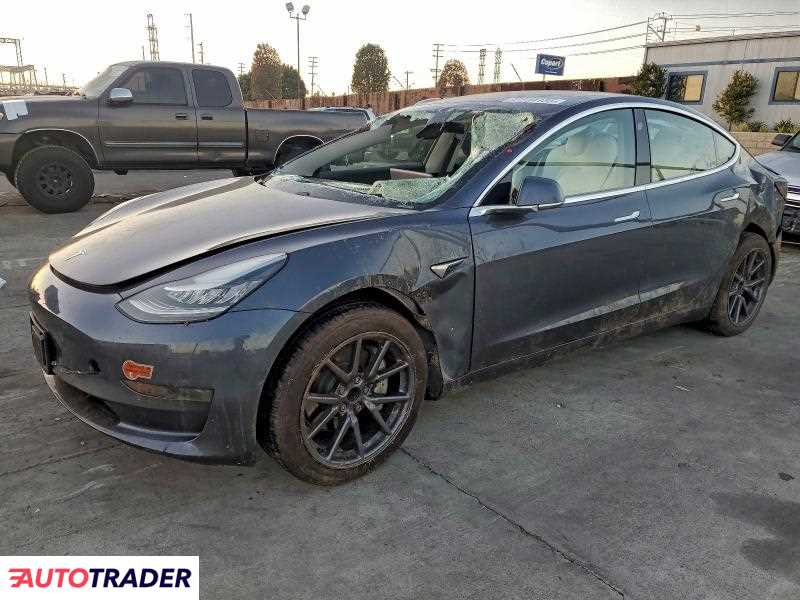 Tesla Model 3 2020