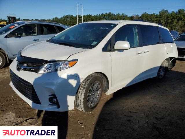 Toyota Sienna 2019 3