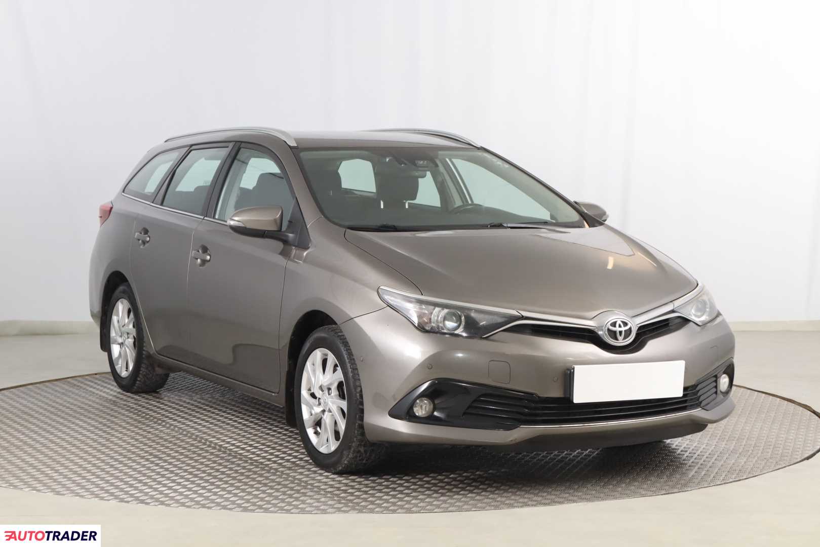 Toyota Auris 1.6 130 KM 2017r. (Piaseczno)