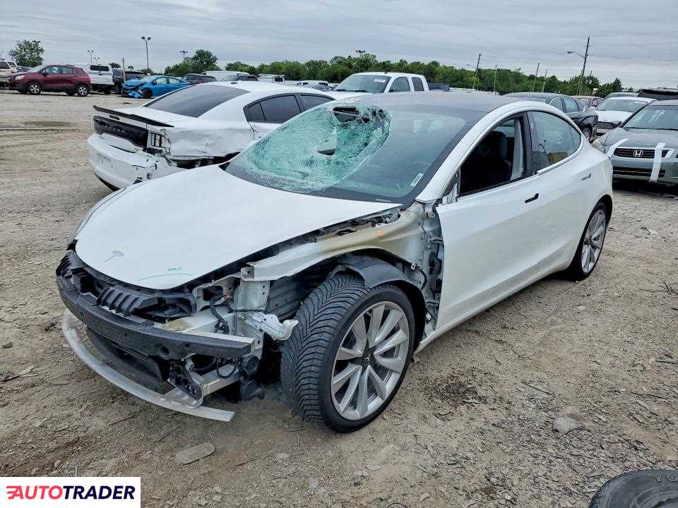 Tesla Model 3 2020
