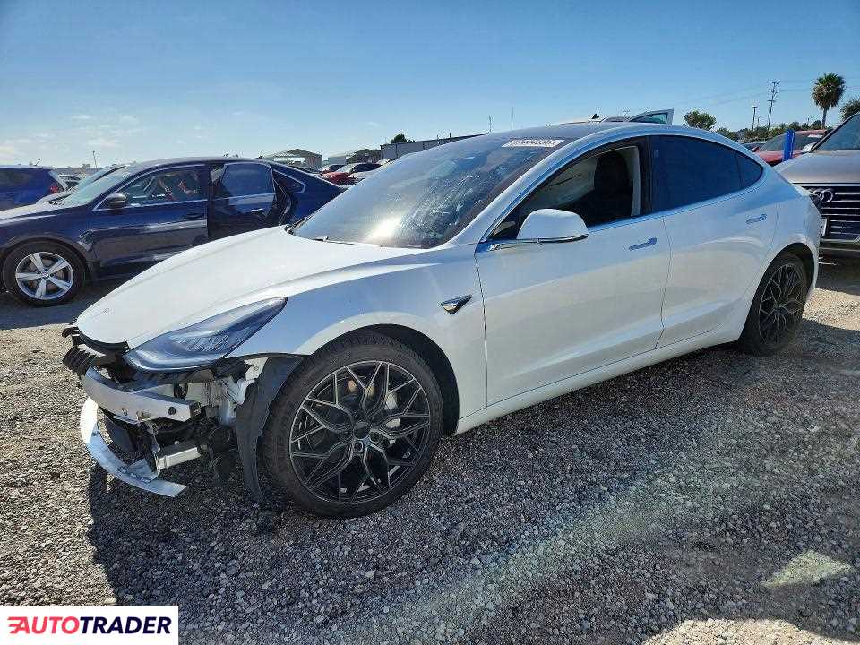Tesla Model 3 2020