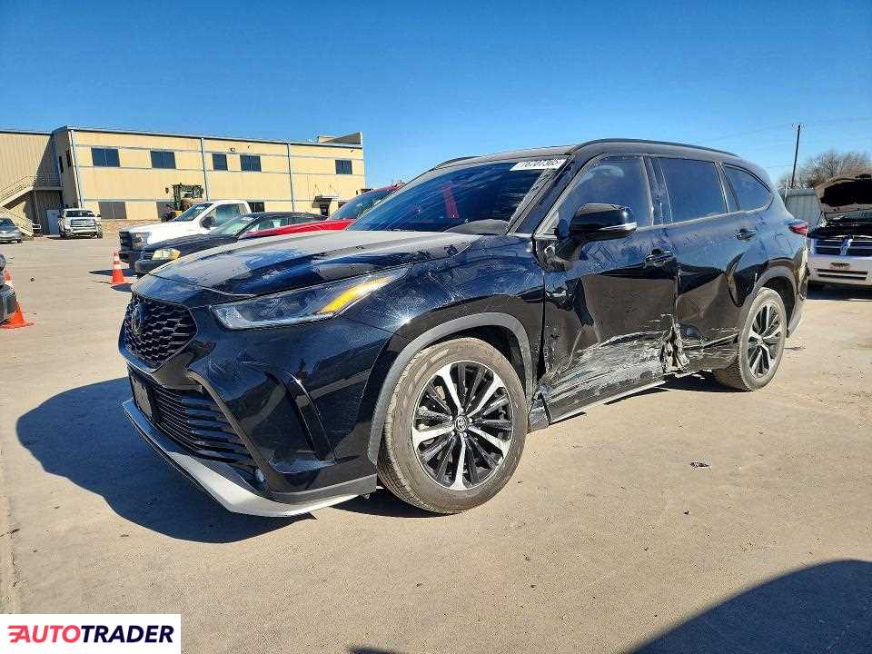 Toyota Highlander 2021 3