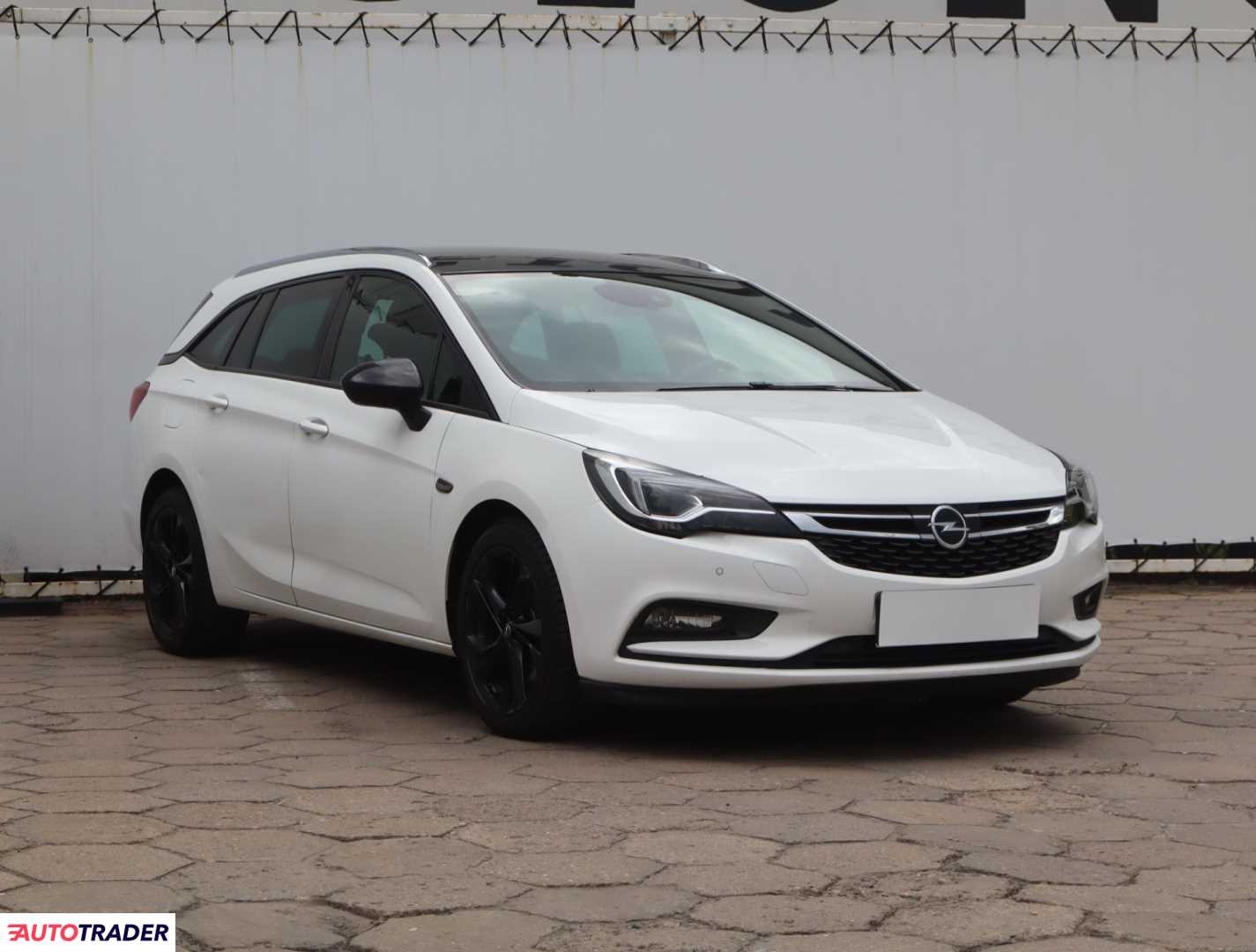 Opel Astra 2018 1.6 197 KM