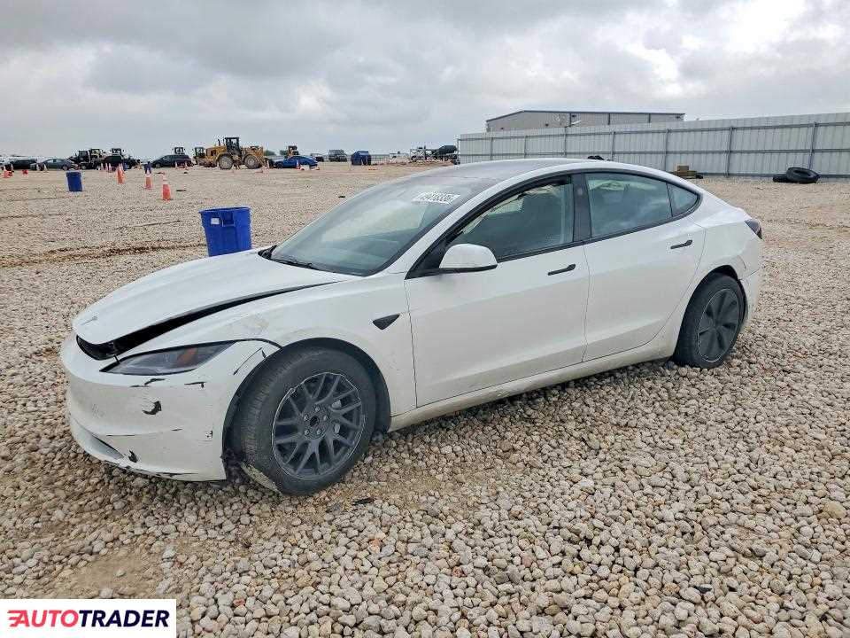 Tesla Model 3 2024