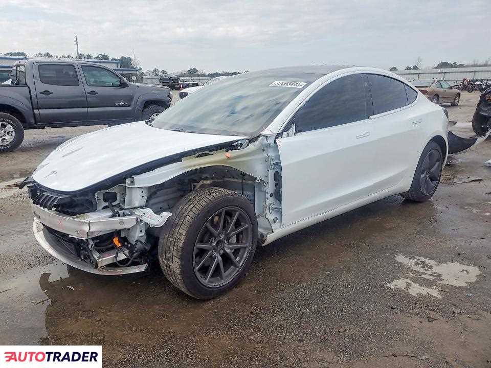 Tesla Model 3 2020
