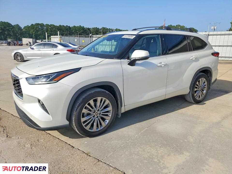 Toyota Highlander 2020 3