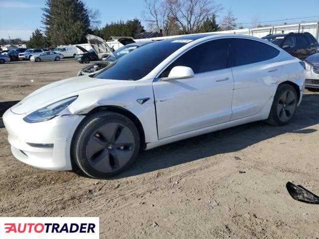 Tesla Model 3 benzyna 2020r. (FINKSBURG)