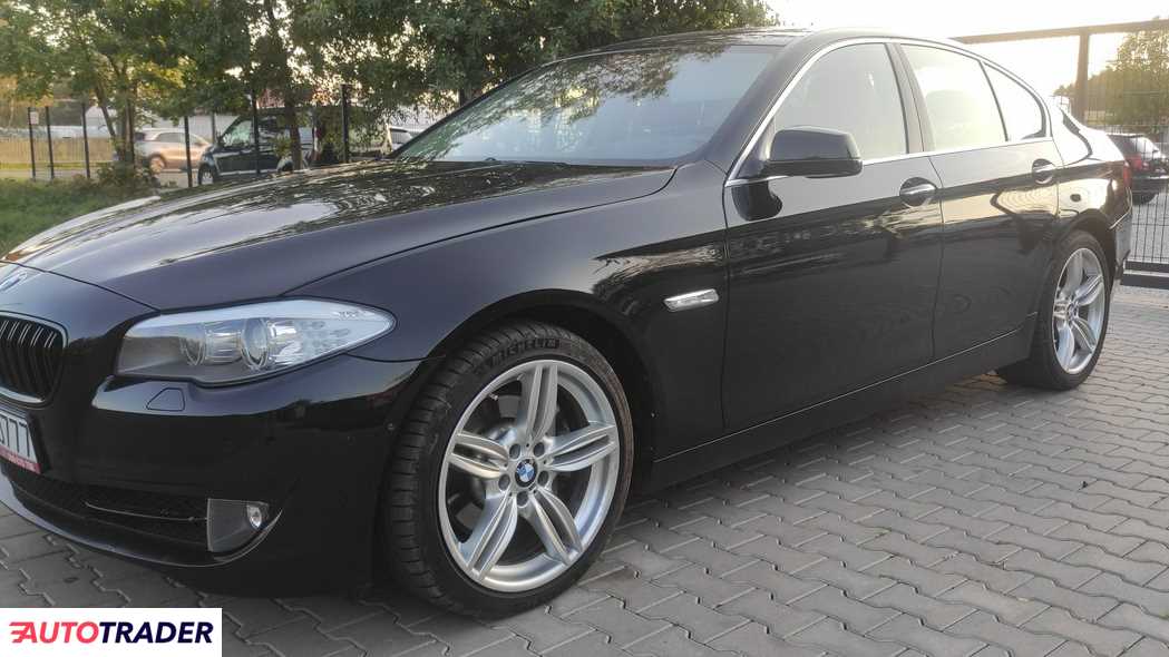 BMW 530 2011 3.0 245 KM