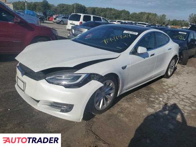 Tesla Model S 2020