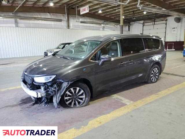 Chrysler Pacifica 2022 3