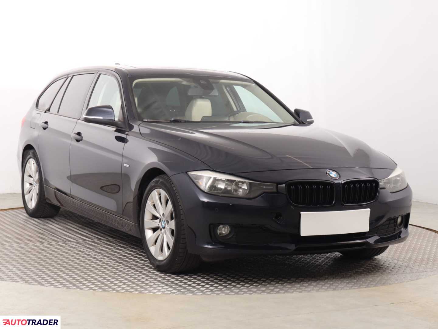 BMW 318 2013 2.0 140 KM