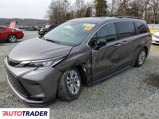 Toyota Sienna 2.0 hybrydowy 2022r. (CONCORD)