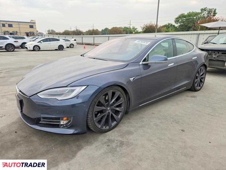 Tesla Model S 2020