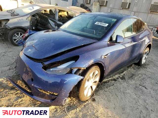 Tesla Model Y benzyna 2024r. (LOS ANGELES)