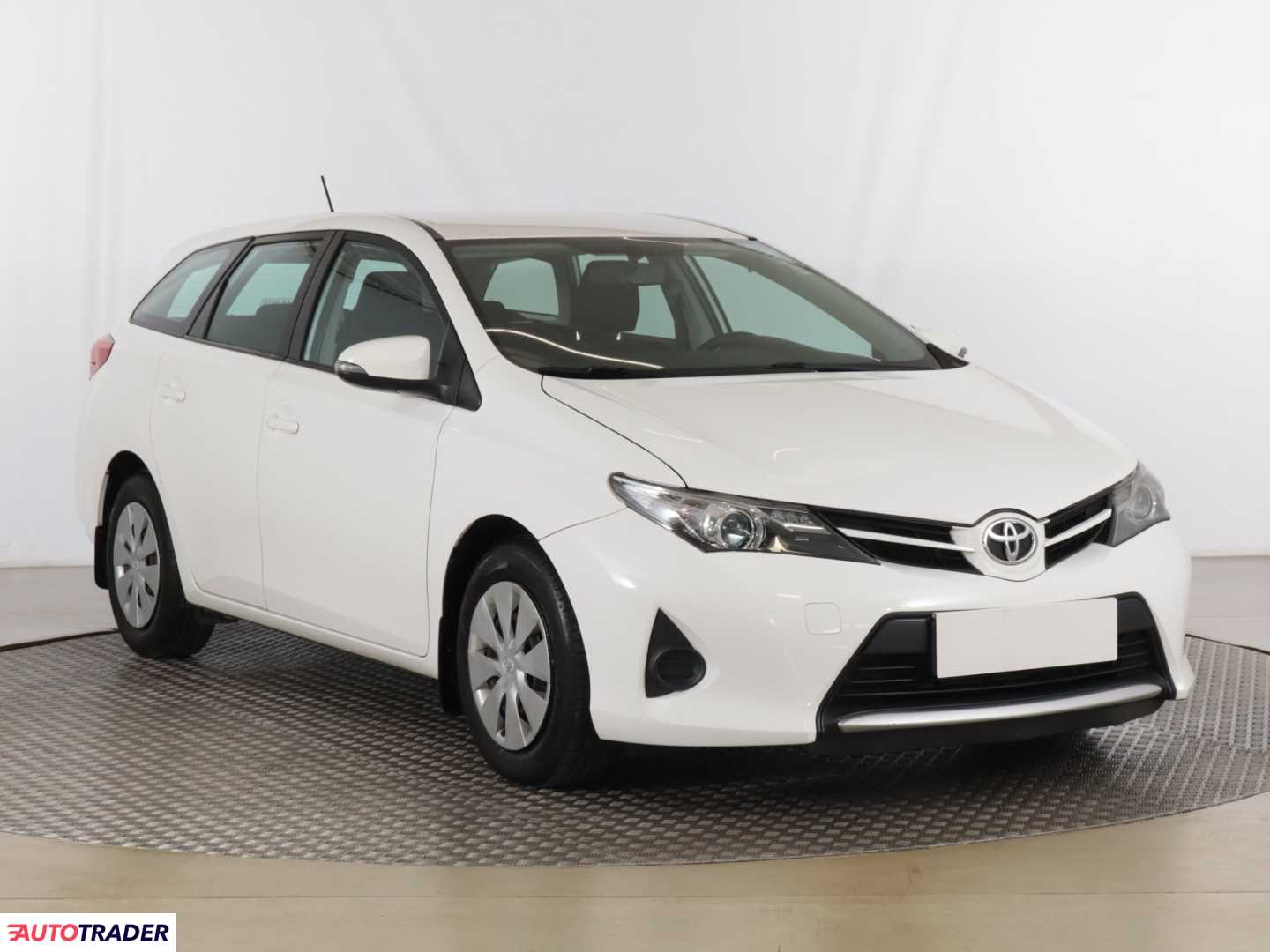 Toyota Auris 1.4 88 KM 2014r. (Piaseczno)