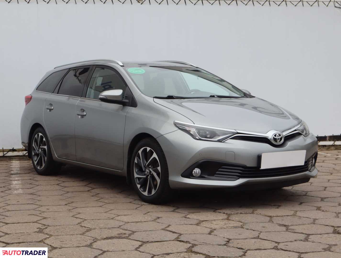 Toyota Auris 2015 1.6 130 KM