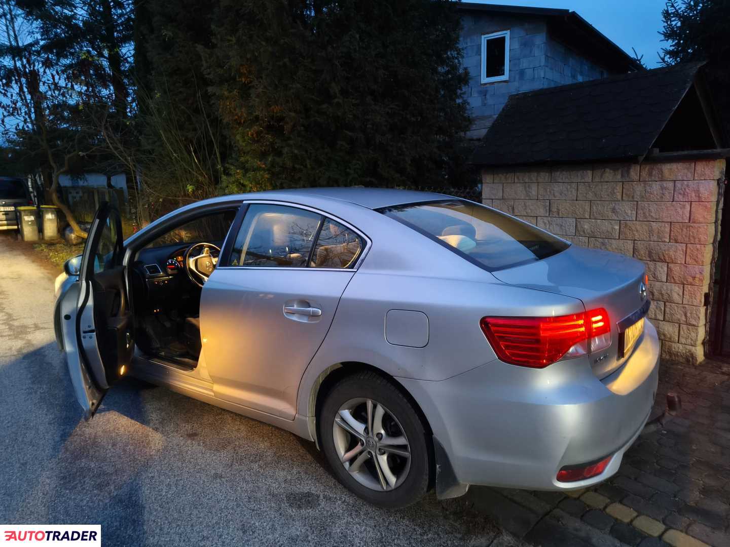 Toyota Avensis 2011 2.0 124 KM