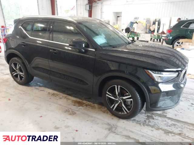 Volvo XC40 2025 2