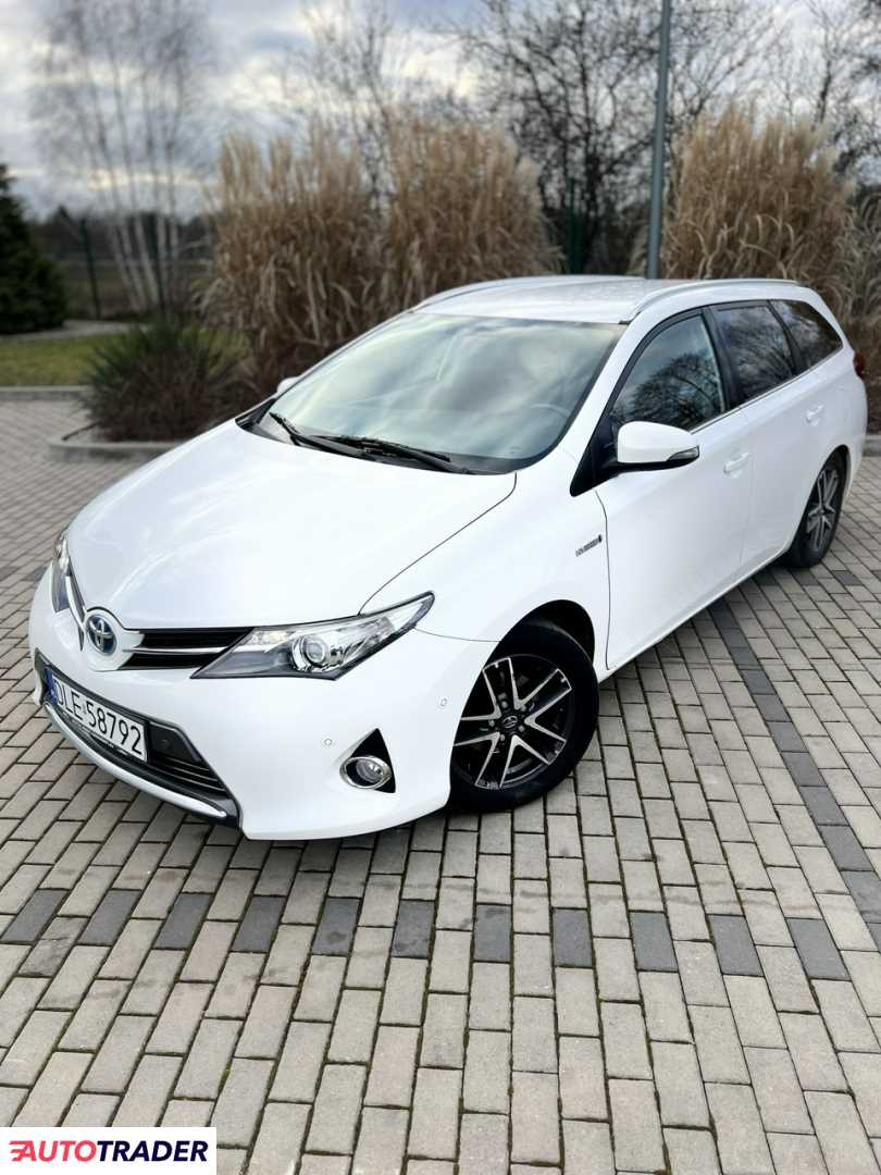 Toyota Auris 2014 1.8 99 KM