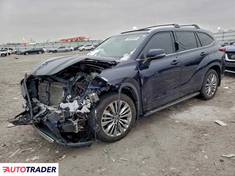 Toyota Highlander 2021 3