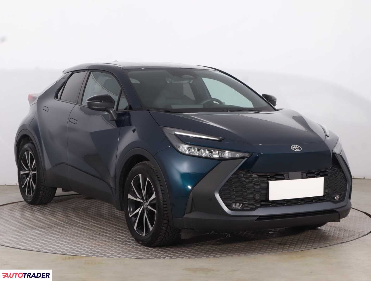 Toyota C-HR 2023 1.8 138 KM