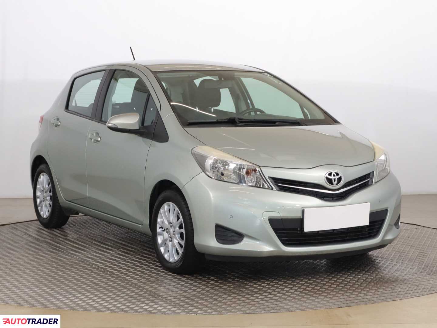 Toyota Yaris 2012 1.3 97 KM