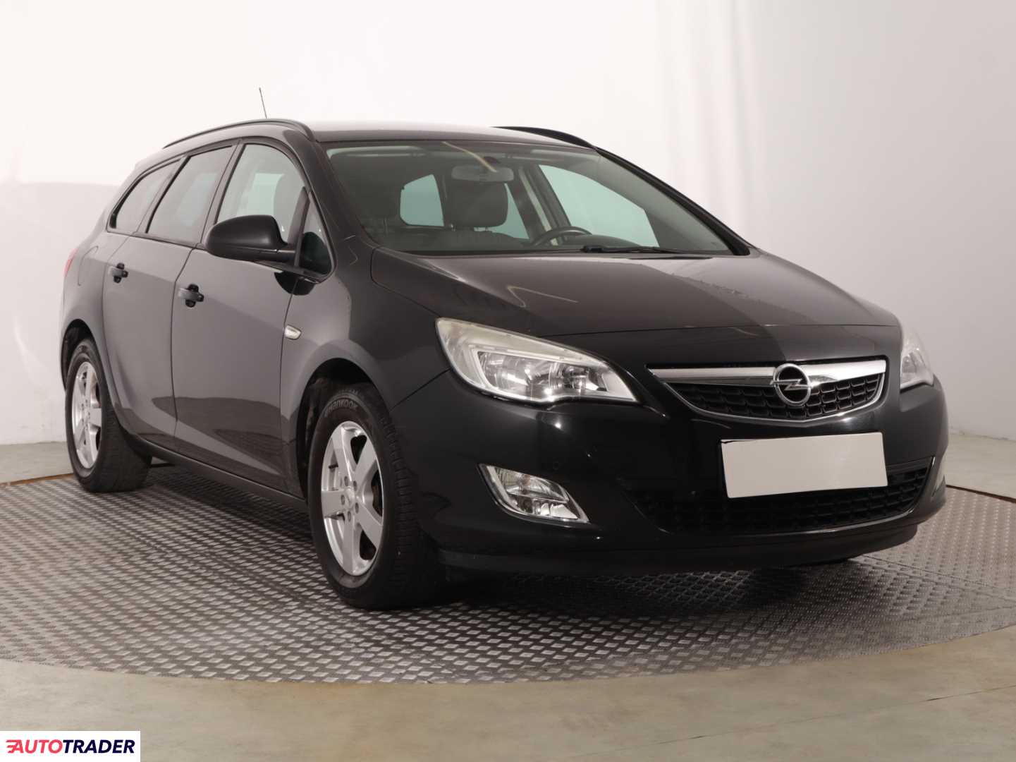 Opel Astra 2011 1.4 138 KM