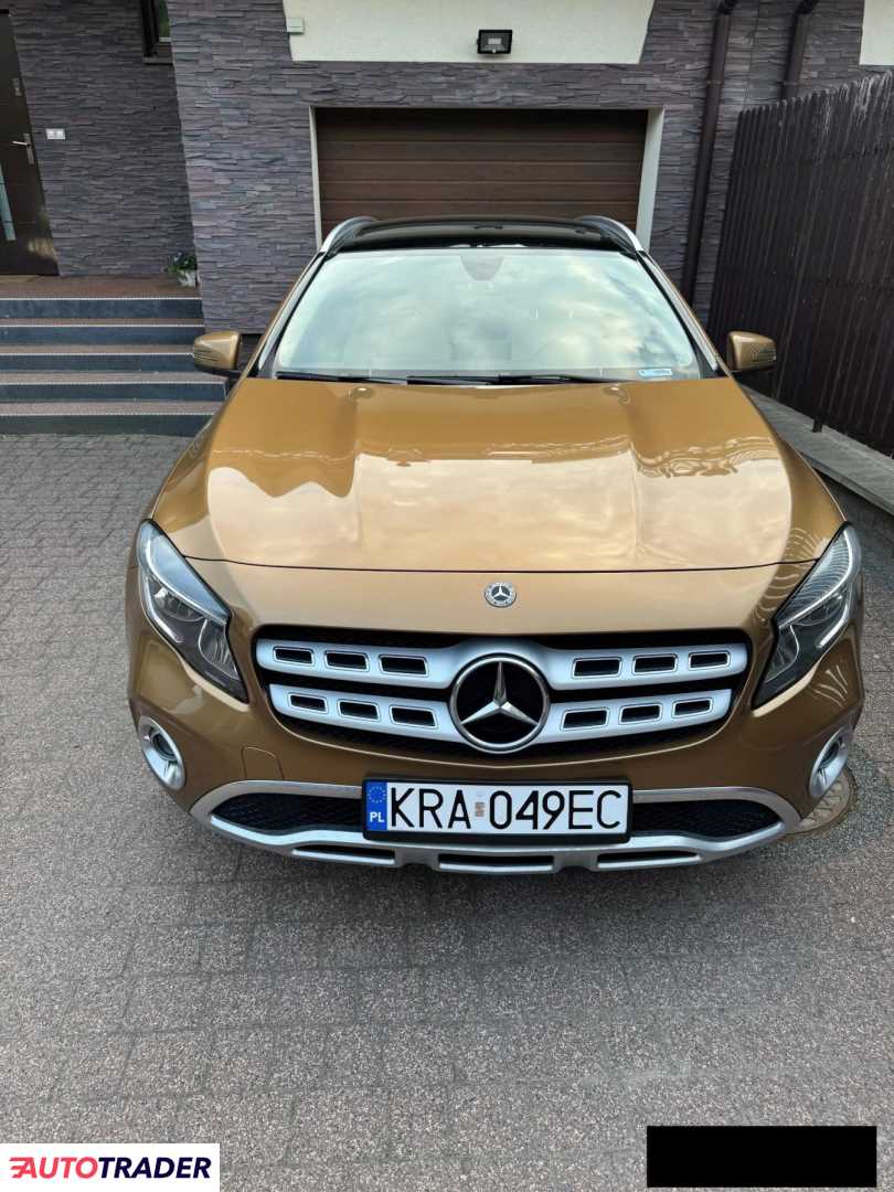 Mercedes GLA 2017 2 211 KM Mercedes GLA 2017 2 211 KM