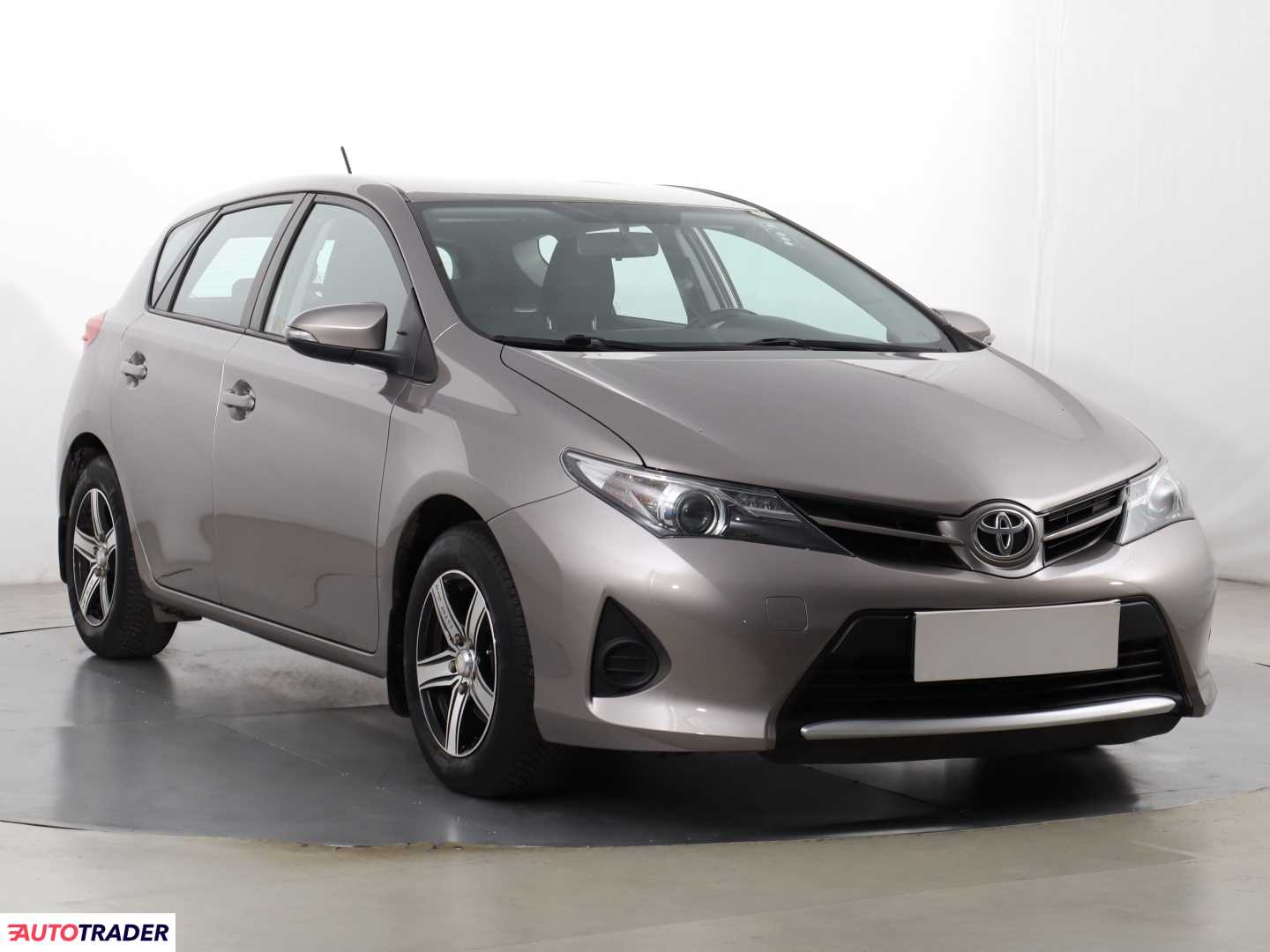 Toyota Auris 1.4 88 KM 2014r. (Piaseczno)