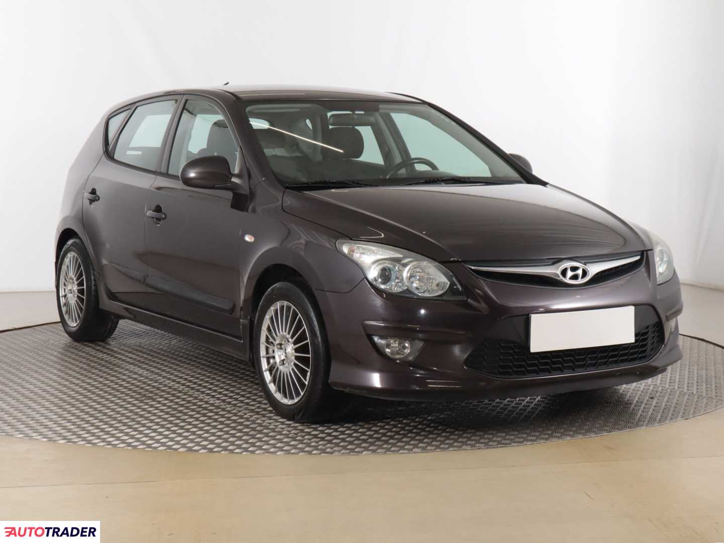 Hyundai i30 2010 1.6 88 KM