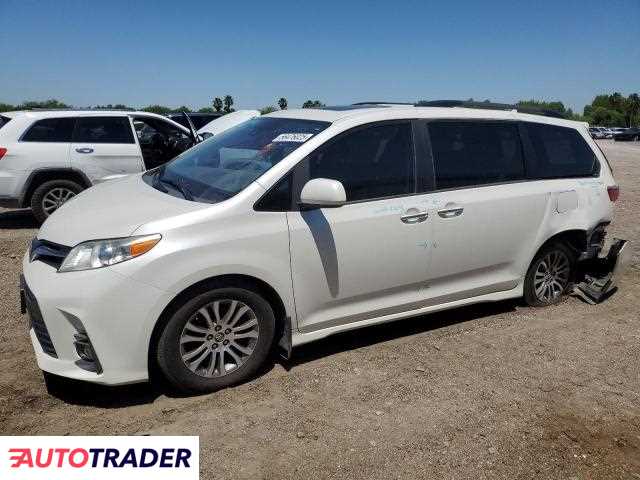 Toyota Sienna 2020 3