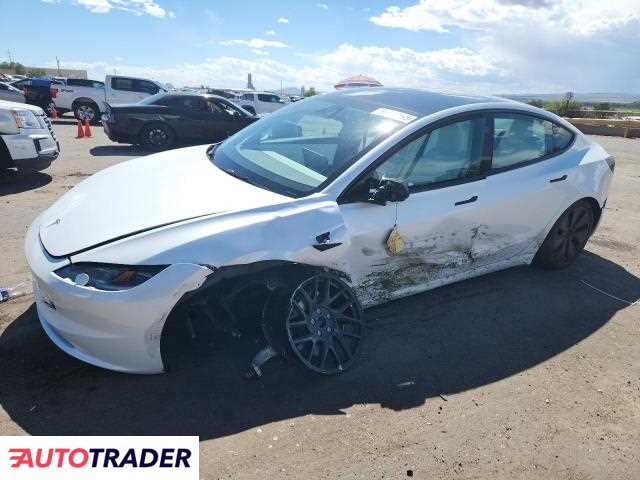 Tesla Model 3 2024