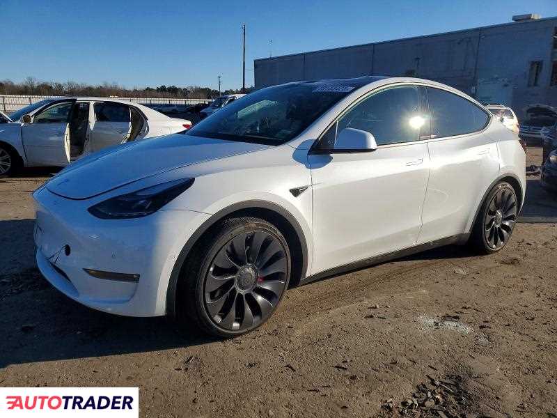 Tesla Model Y 2022