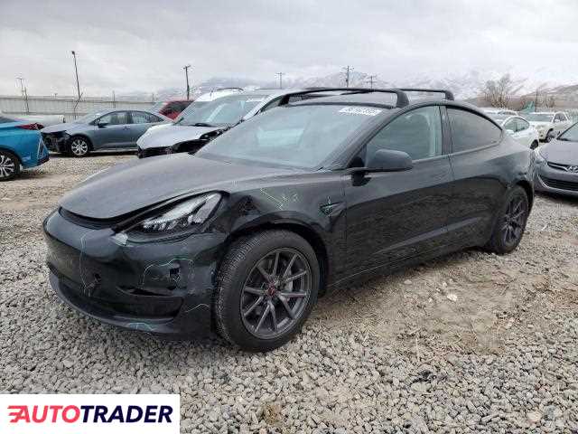 Tesla Model 3 benzyna 2019r. (MAGNA)