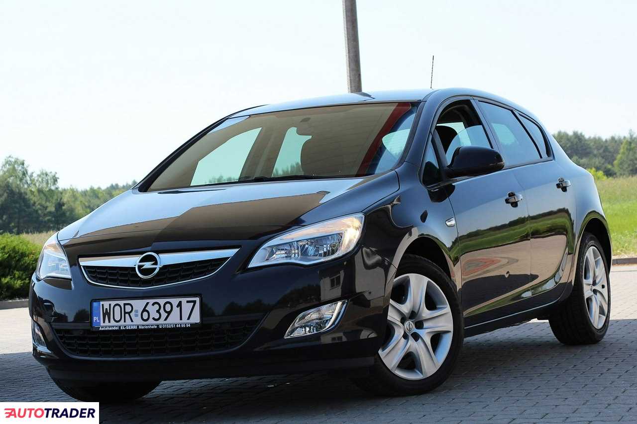 Opel Astra 2011 1.4 101 KM