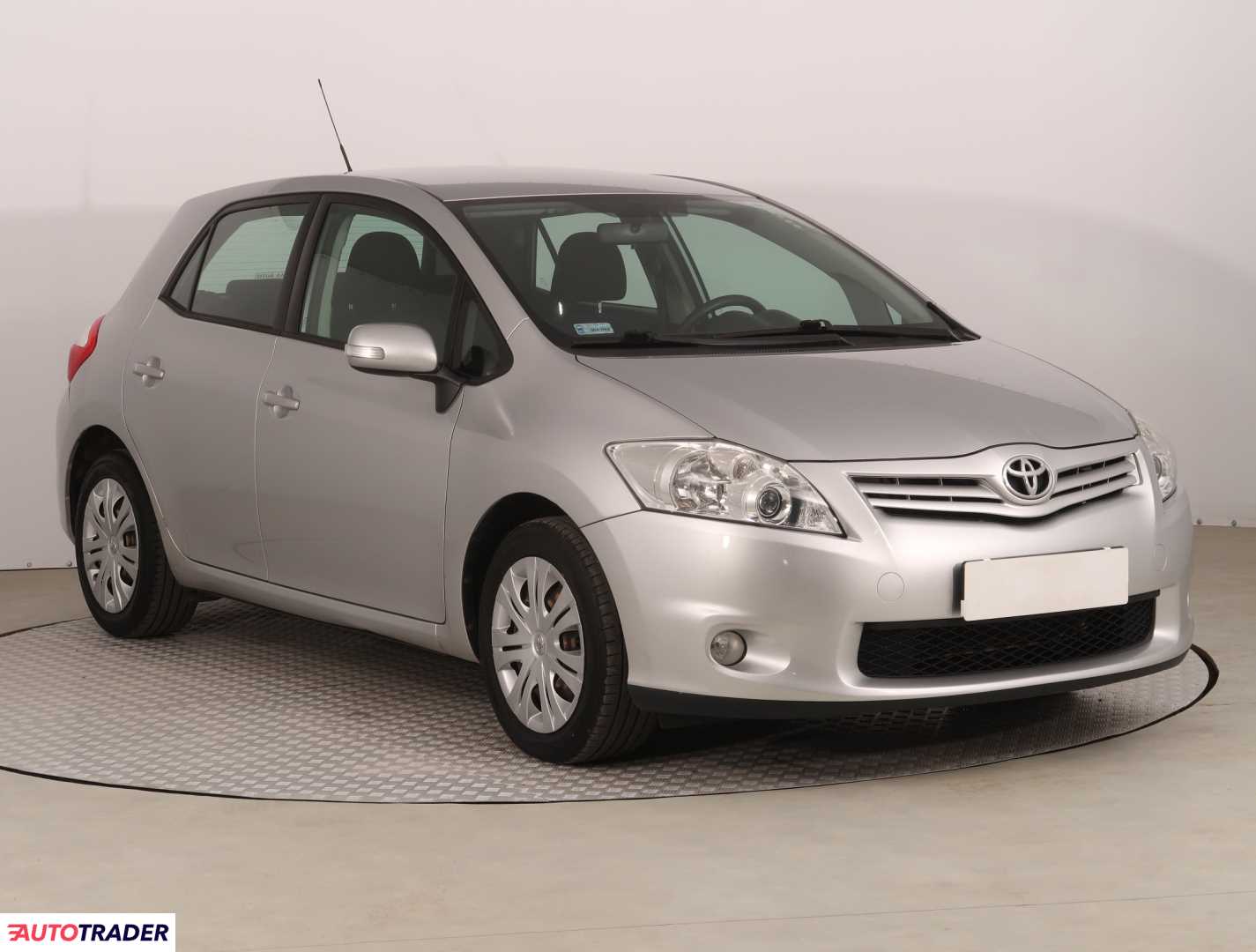 Toyota Auris 1.6 130 KM 2011r. (Piaseczno)