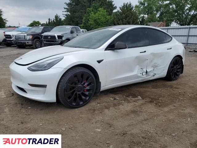 Tesla Model 3 benzyna 2022r. (FINKSBURG)