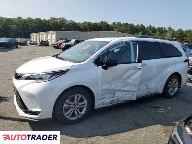 Toyota Sienna 2.0 hybrydowy 2021r. (EXETER)