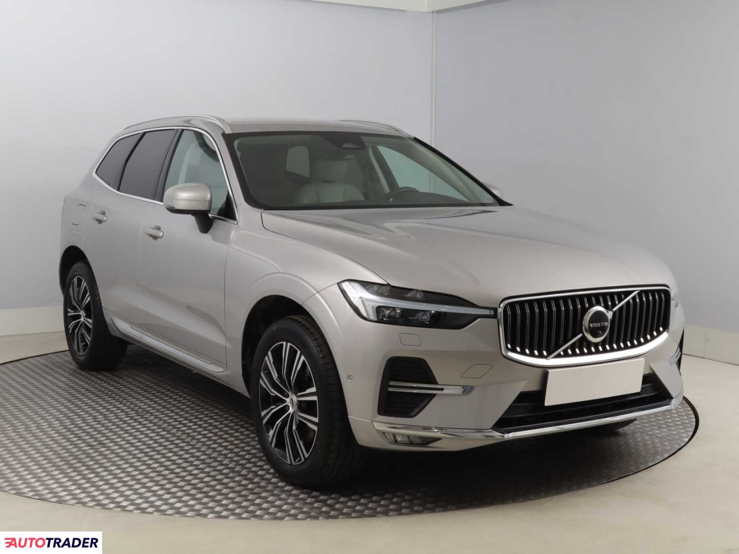 Volvo XC60 2022 2.0 194 KM