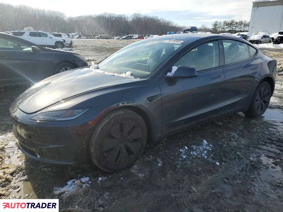 Tesla Model 3 2024